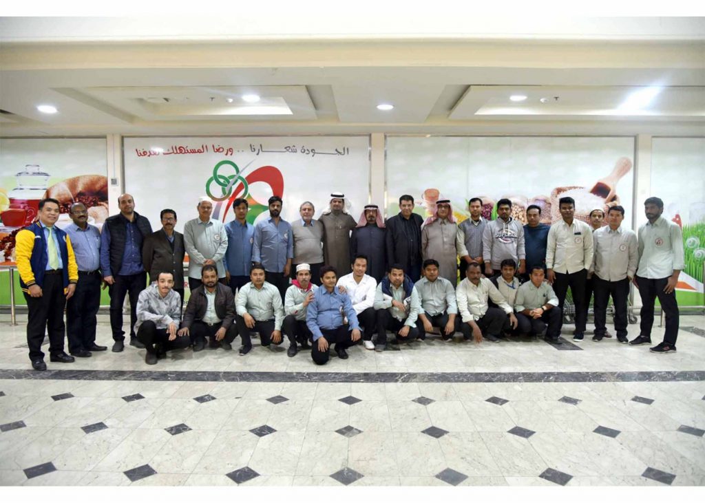 رئيس مجلس الإدارة يجتمع بموظفي وعمال الجمعية